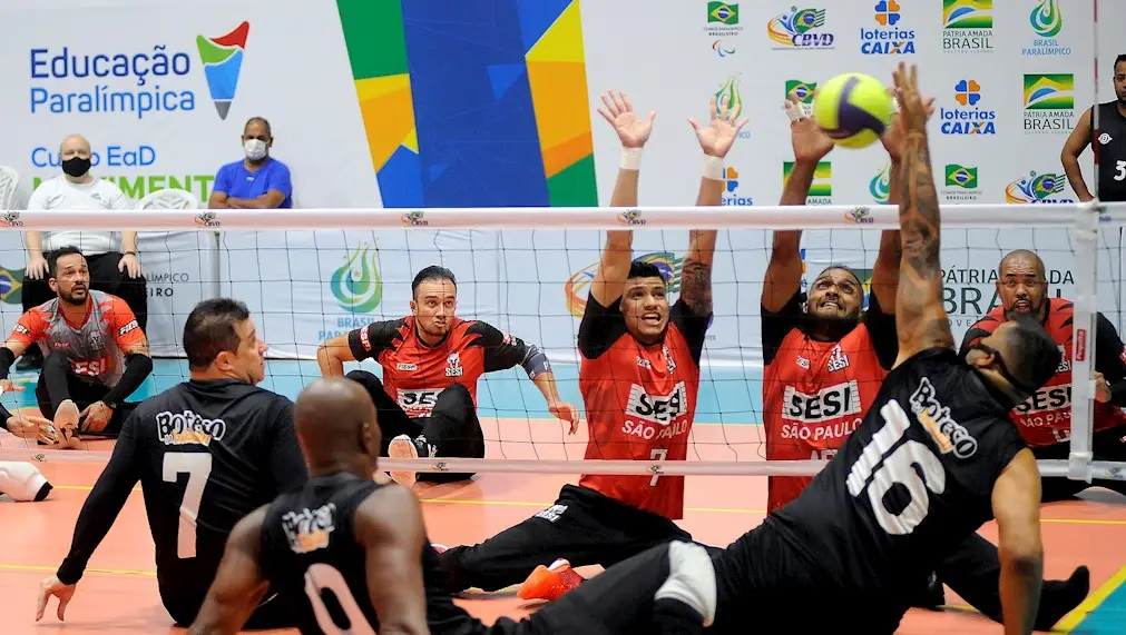 Vôlei Sentado: Adaptação do Esporte para Atletas com Deficiência